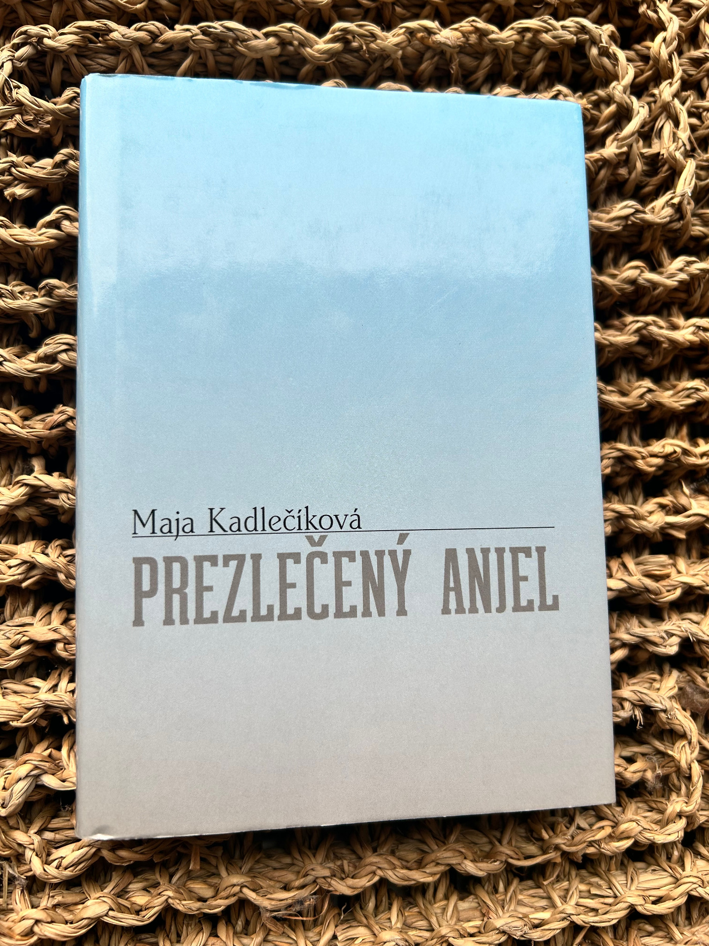 Kniha Prezlečený anjel