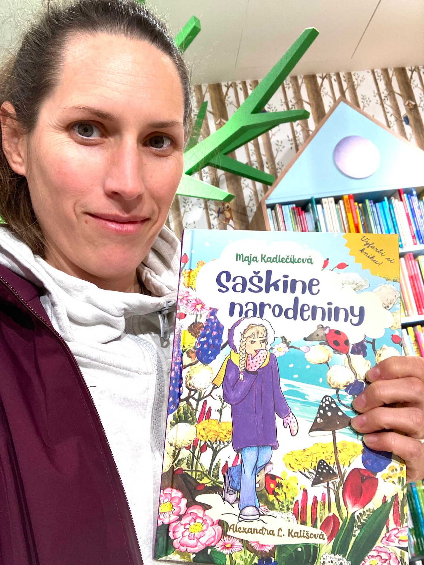 Ilustrátorka Saška s knihou o Saške a jej narodeninách aj no nielen pre všetky Sašky - možno aj pre teba, čo ty na to?